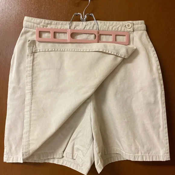 Shorts - Picture 3 of 4